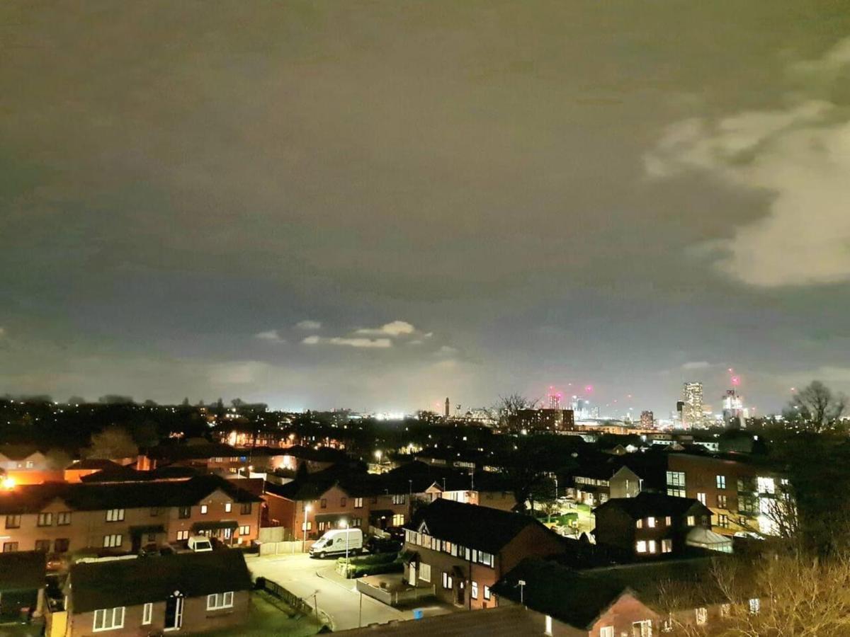1-Bedroom Aprt In Salford- Freeparking- Sleeps3 Manchester Exteriér fotografie